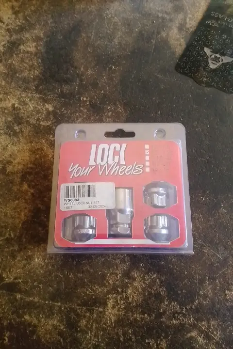 LOCK Your Wheels Wheel Lock Nut Set