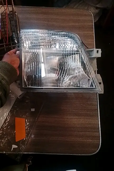 Headlight Nissan caravan ZD30